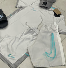 Carregar imagem no visualizador da galeria, Kit Completo NK Academy 2025 com Chinelo Victori One
