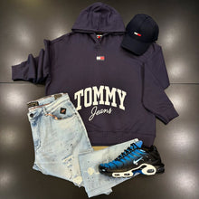 Carregar imagem no visualizador da galeria, Kit com Blusão Tommy, Tênis NK Air Max Plus, Boné Tommy e Calça Jeans

