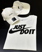 Carregar imagem no visualizador da galeria, Kit NK 2 Camisetas e 2 Bonés
