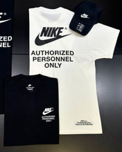 Carregar imagem no visualizador da galeria, Kit NK 2 Camisetas e 2 Bonés
