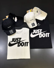 Carregar imagem no visualizador da galeria, Kit NK 2 Camisetas e 2 Bonés
