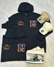 Carregar imagem no visualizador da galeria, Kit NK com 1 Moletom, 2 Bonés e 2 Tênis
