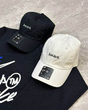 Carregar imagem no visualizador da galeria, Kit NK com 1 Moletom, 2 Bonés e 2 Tênis
