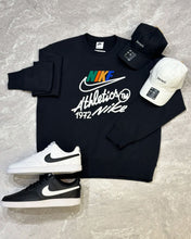 Carregar imagem no visualizador da galeria, Kit NK com 1 Moletom, 2 Bonés e 2 Tênis
