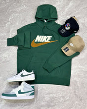 Carregar imagem no visualizador da galeria, Kit NK com 1 Moletom, 2 Bonés e 2 Tênis
